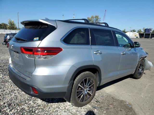 5TDJZRFH4HS385552 - 2017 TOYOTA HIGHLANDER SE 银色 照片 3