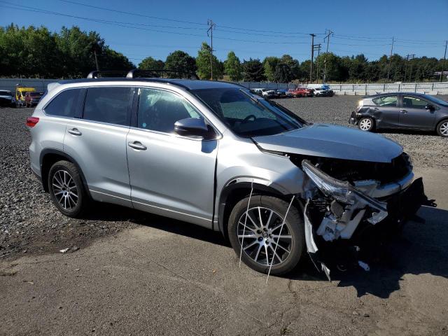 5TDJZRFH4HS385552 - 2017 TOYOTA HIGHLANDER SE 银色 照片 4