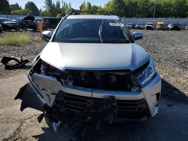 5TDJZRFH4HS385552 - 2017 TOYOTA HIGHLANDER SE 银色 照片 5