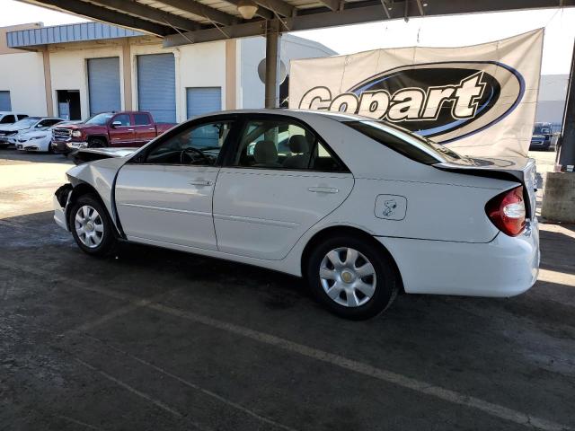 JTDBE32K220104549 - 2002 TOYOTA CAMRY LE WHITE photo 2