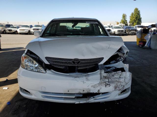 JTDBE32K220104549 - 2002 TOYOTA CAMRY LE WHITE photo 5