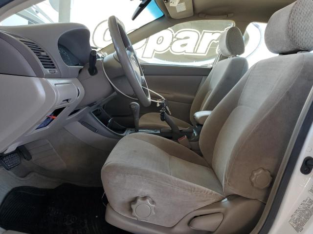 JTDBE32K220104549 - 2002 TOYOTA CAMRY LE WHITE photo 7