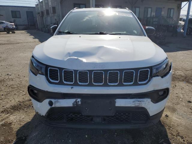 3C4NJDBNXRT110623 - 2024 JEEP COMPASS LATITUDE Білий фото 5