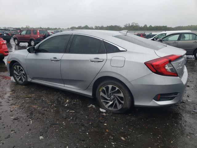 2HGFC2F72JH513976 - 2018 HONDA CIVIC EX Argent photo 2