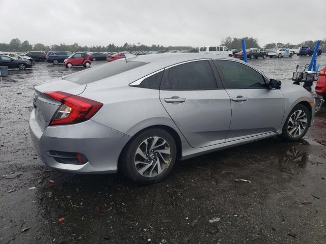2HGFC2F72JH513976 - 2018 HONDA CIVIC EX Argent photo 3