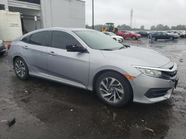 2HGFC2F72JH513976 - 2018 HONDA CIVIC EX Argent photo 4