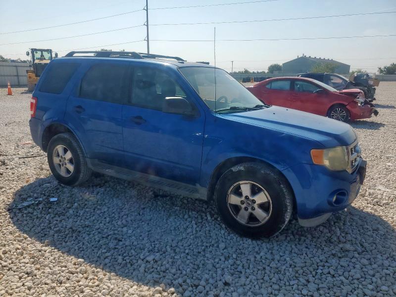 1FMCU0DG5BKB30142 - 2011 FORD ESCAPE XLT BLUE photo 4