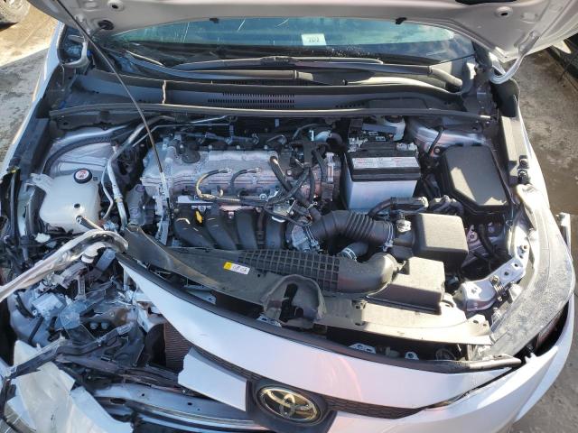 5YFEPMAE4NP392027 - 2022 TOYOTA COROLLA LE SILVER photo 11