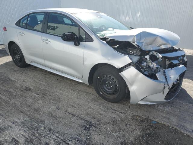 5YFEPMAE4NP392027 - 2022 TOYOTA COROLLA LE SILVER photo 4