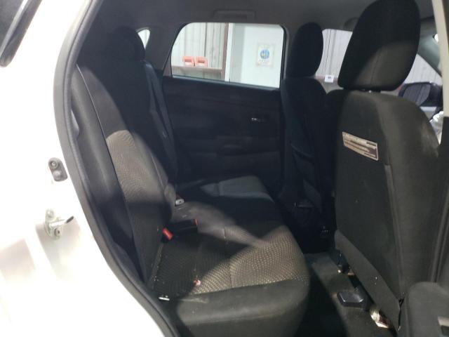 JA4AP3AU1GZ031485 - 2016 MITSUBISHI OUTLANDER ES WHITE photo 11