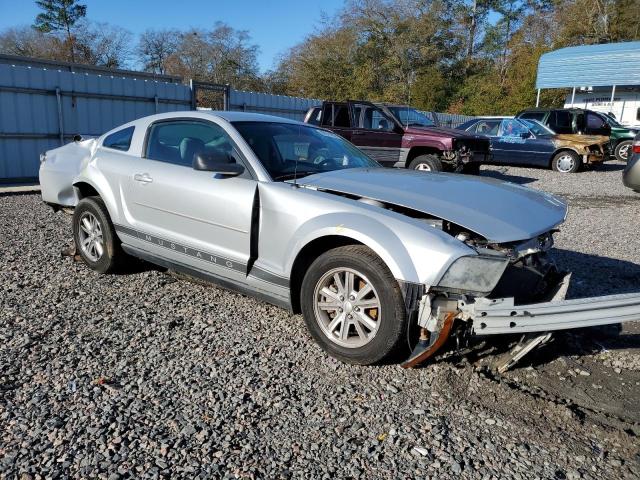 1ZVHT80N885175337 - 2008 FORD MUSTANG SILVER photo 4