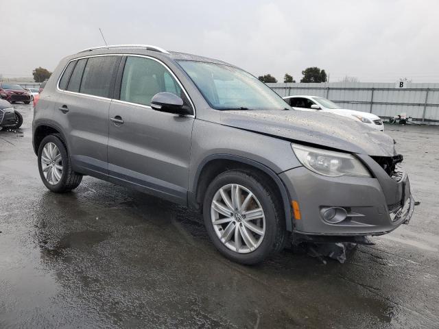 WVGBV95N59W001833 - 2009 VOLKSWAGEN TIGUAN SE GRAY photo 4