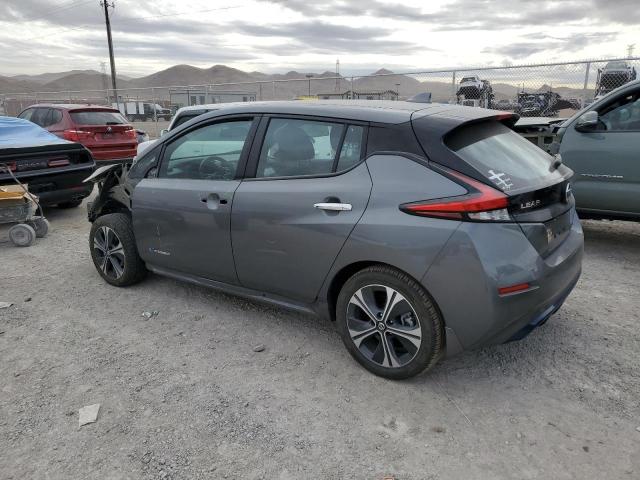 1N4AZ1CP8JC312338 - 2018 NISSAN LEAF S CHARCOAL photo 2