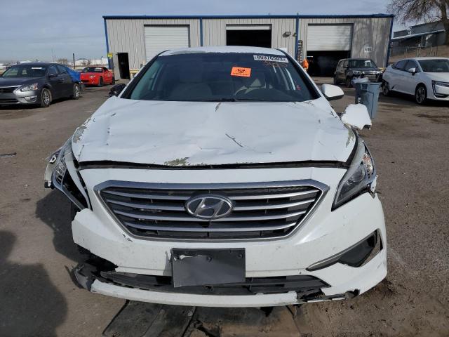 5NPE24AF8HH562060 - 2017 HYUNDAI SONATA SE WHITE photo 5