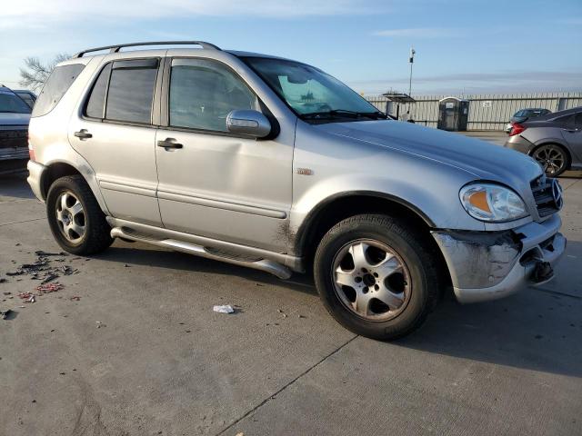 4JGAB54E23A402078 - 2003 MERCEDES-BENZ ML 320 SILVER photo 4