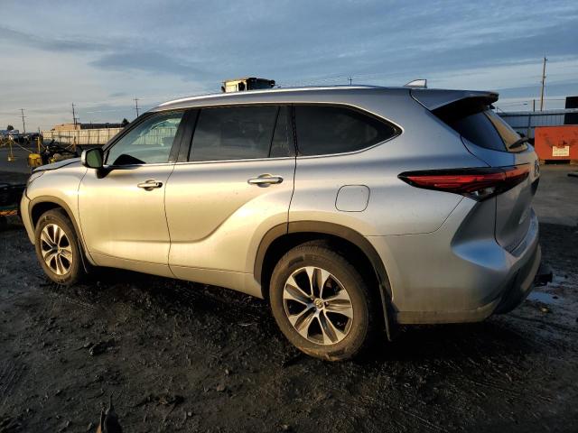 5TDGZRBH5MS077638 - 2021 TOYOTA HIGHLANDER XLE SILVER photo 2