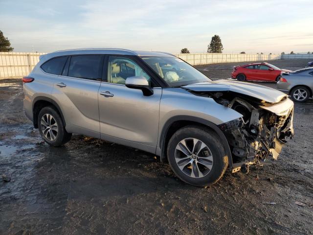 5TDGZRBH5MS077638 - 2021 TOYOTA HIGHLANDER XLE SILVER photo 4