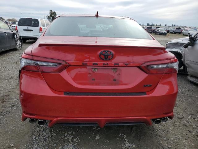 4T1K61AK2MU495521 - 2021 TOYOTA CAMRY XSE RED photo 6