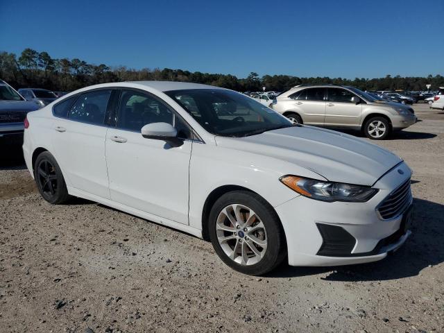 3FA6P0HD8KR268199 - 2019 FORD FUSION SE WHITE photo 4