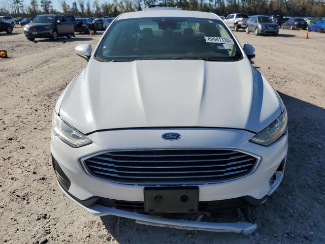 3FA6P0HD8KR268199 - 2019 FORD FUSION SE WHITE photo 5