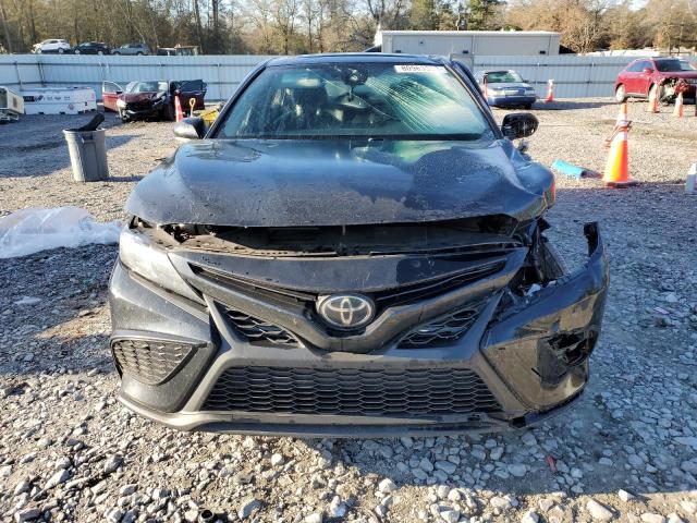 4T1T11AK4NU642409 - 2022 TOYOTA CAMRY SE BLACK photo 5