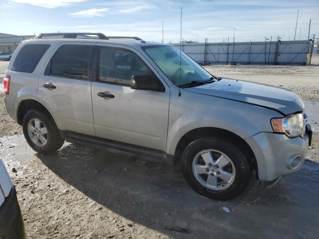 1FMCU03G69KD11567 - 2009 FORD ESCAPE XLT BEIGE photo 4