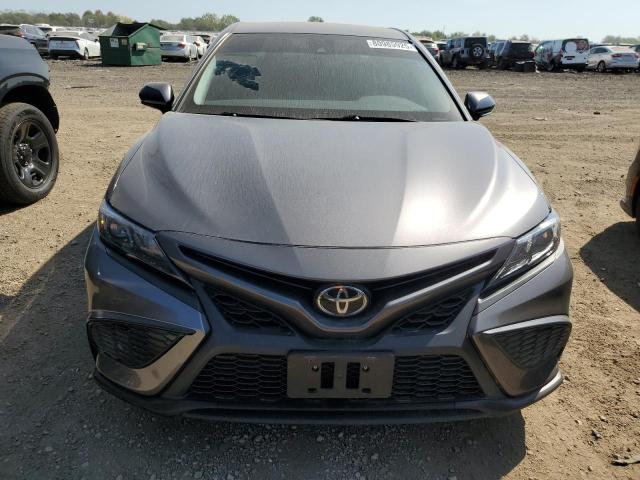 4T1G11BK7MU024757 - 2021 TOYOTA CAMRY SE GRAY photo 5