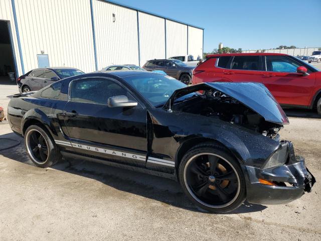 1ZVFT80N875352071 - 2007 FORD MUSTANG BLACK photo 4