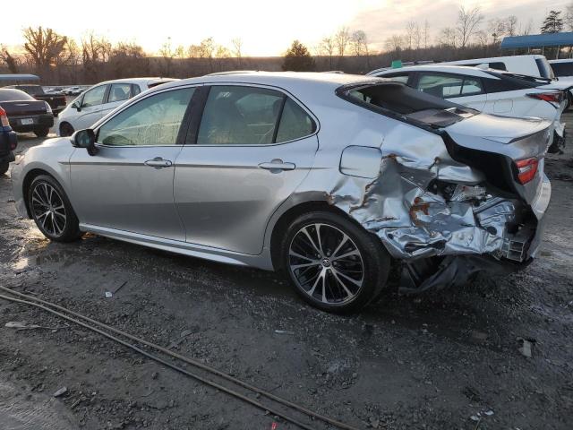 4T1B11HK9JU544584 - 2018 TOYOTA CAMRY L SILVER photo 2