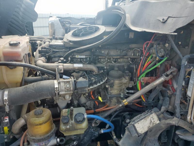 3AKJGLD58GSGU0098 - 2016 FREIGHTLINER CASCADIA 1 Schwarz Foto 7