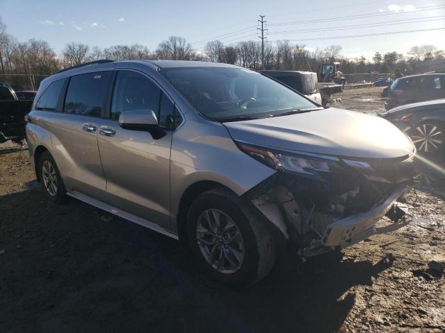 5TDYRKEC8NS128238 - 2022 TOYOTA SIENNA XLE SILVER photo 4