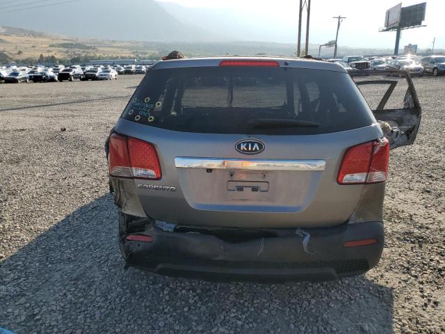 5XYKT4A10BG139041 - 2011 KIA SORENTO BASE GRAY photo 6