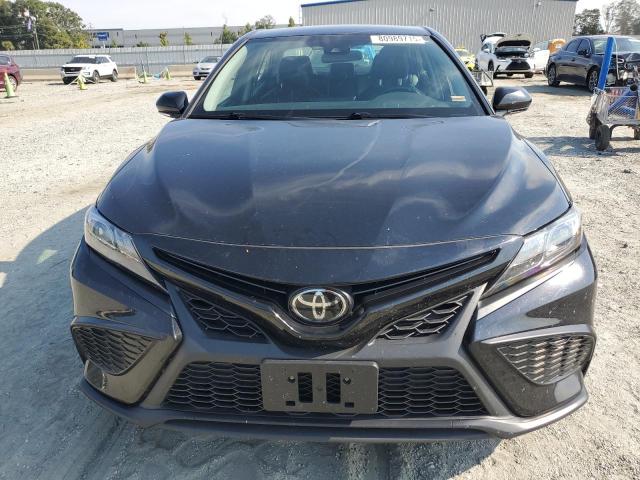 4T1G11AK6PU734321 - 2023 TOYOTA CAMRY SE NIGHT SHADE BLACK photo 5