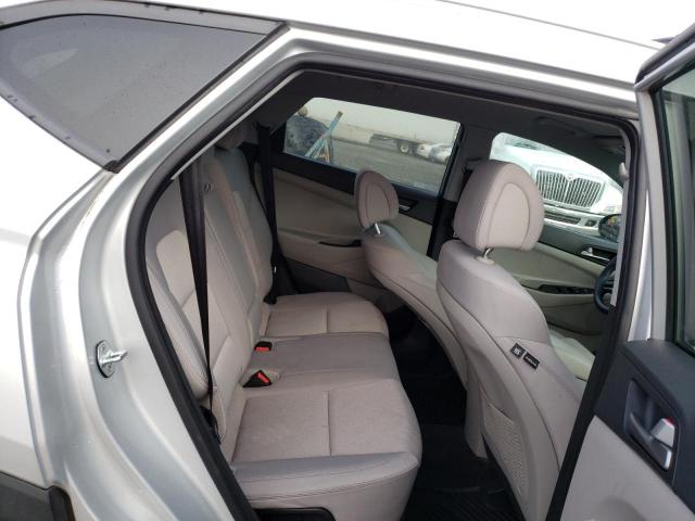 KM8J3CA48JU627145 - 2018 HYUNDAI TUCSON SEL SILVER photo 11