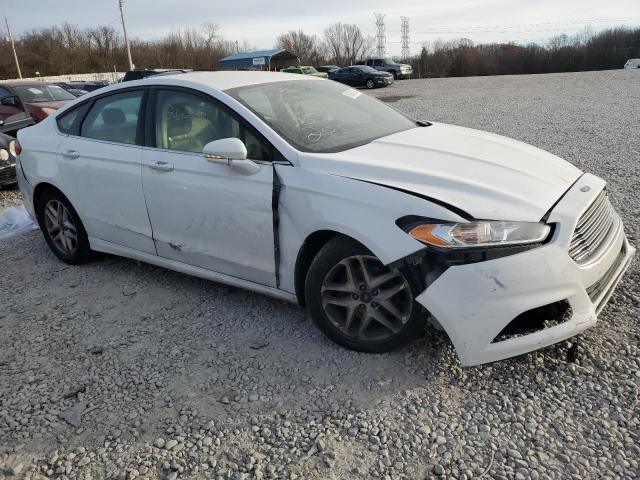 3FA6P0H75FR265311 - 2015 FORD FUSION SE WHITE photo 4