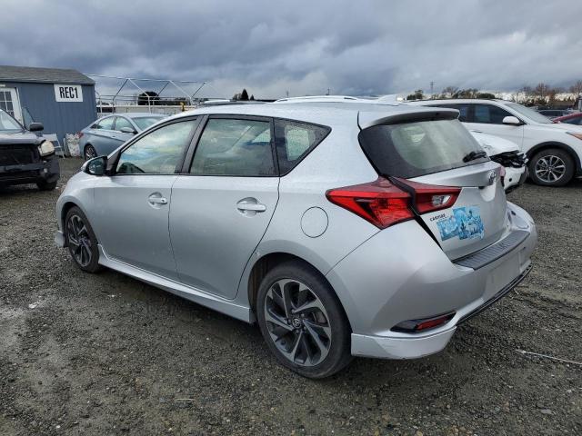 JTNKARJE9JJ566492 - 2018 TOYOTA COROLLA IM SILVER photo 2