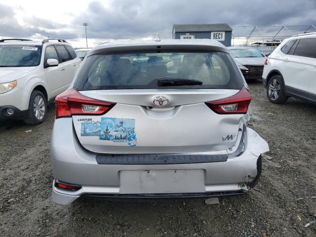 JTNKARJE9JJ566492 - 2018 TOYOTA COROLLA IM SILVER photo 6