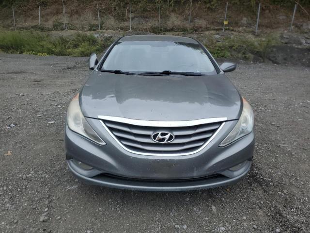 5NPEC4AB1DH640778 - 2013 HYUNDAI SONATA SE 灰色 照片 5