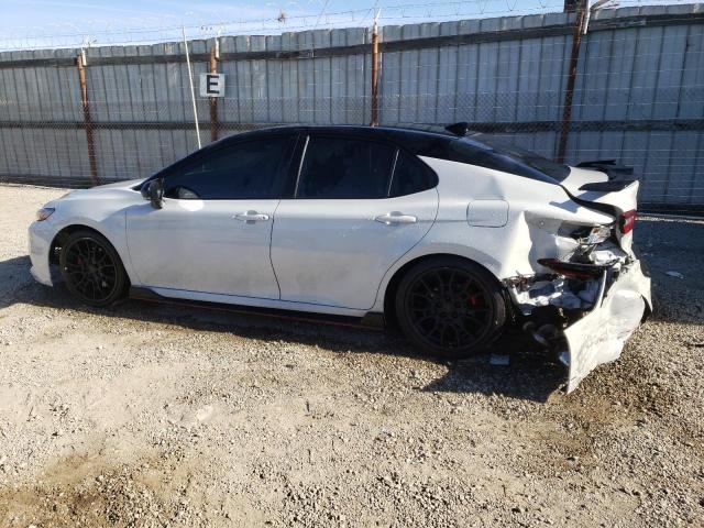 4T1KZ1AK4MU058529 - 2021 TOYOTA CAMRY TRD WHITE photo 2