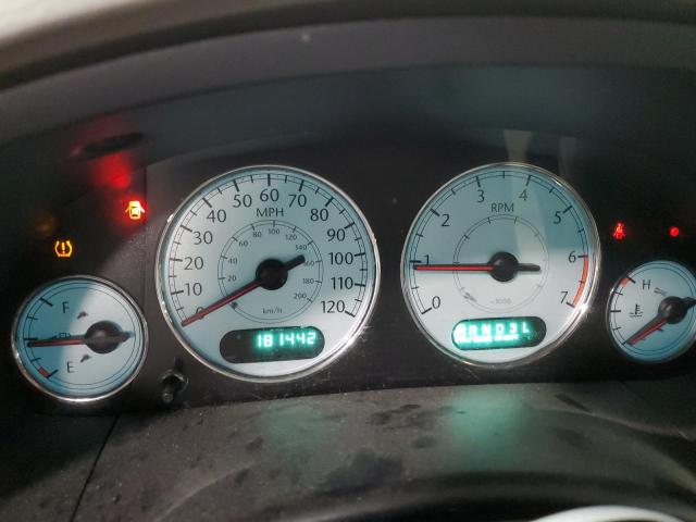 2C4GP54L85R128740 - 2005 CHRYSLER TOWN & COU TOURING WHITE photo 9