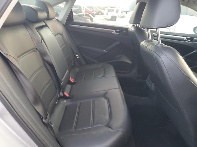 1VWDT7A38HC008235 - 2017 VOLKSWAGEN PASSAT R-LINE Silber Foto 10