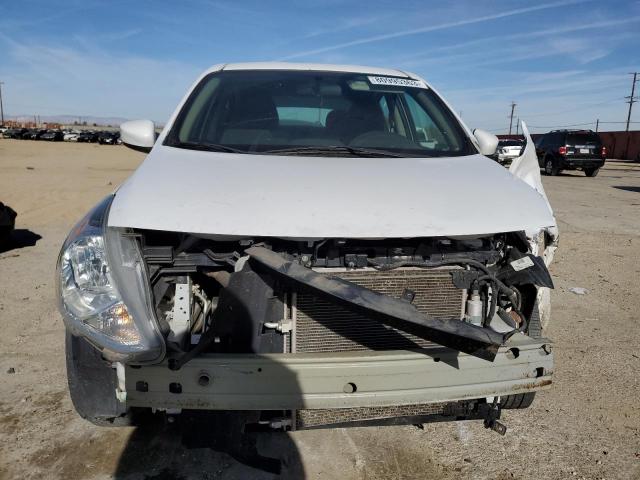 3N1CN7AP3JL816100 - 2018 NISSAN VERSA S WHITE photo 5