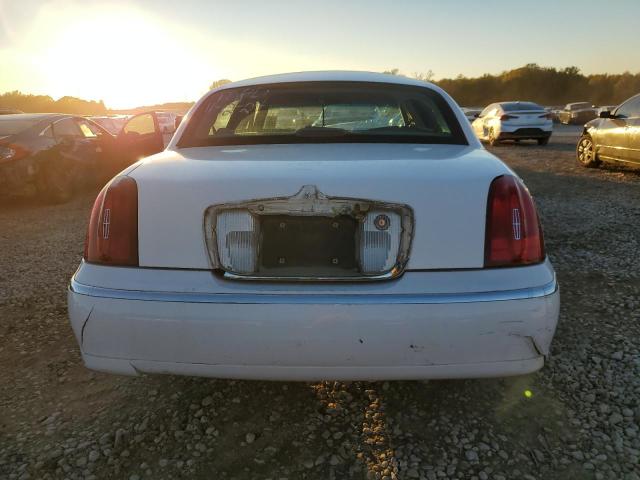 1LNHM81W81Y728432 - 2001 LINCOLN TOWN CAR EXECUTIVE Weiß Foto 6
