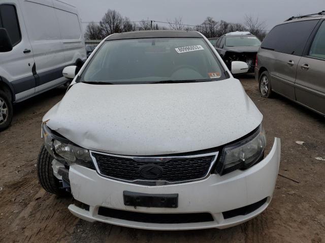 KNAFU4A20D5697083 - 2013 KIA FORTE EX WHITE photo 5