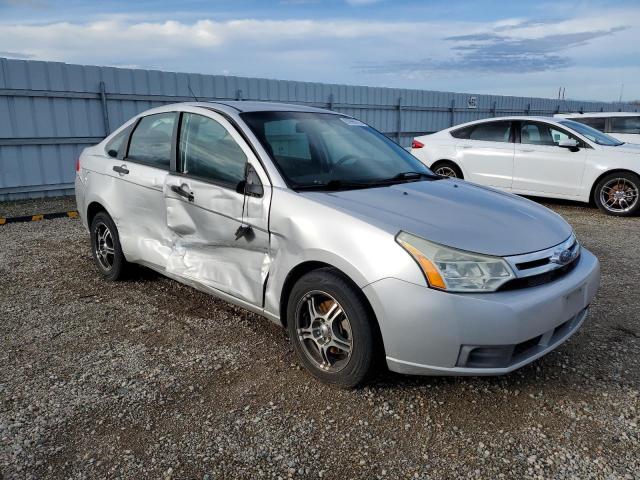 1FAHP35N99W105592 - 2009 FORD FOCUS SE SILVER photo 4