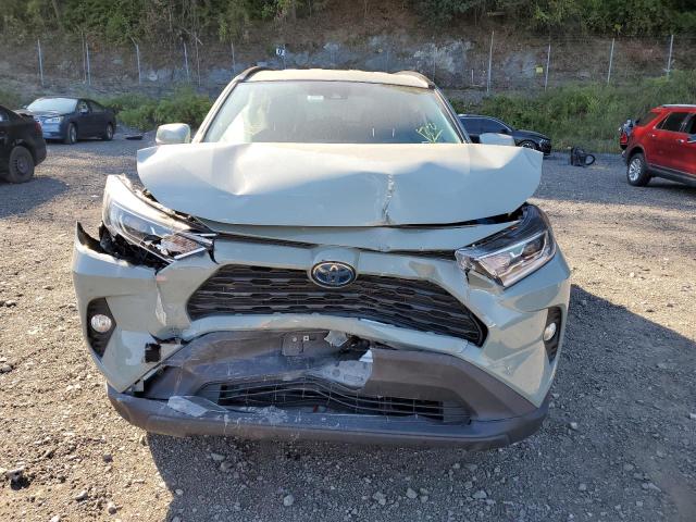 4T3R6RFV0MU008484 - 2021 TOYOTA RAV4 XLE 灰色 照片 5