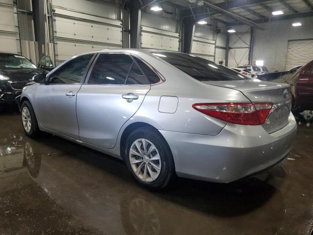 4T1BF1FK7FU028803 - 2015 TOYOTA CAMRY LE 银色 照片 2