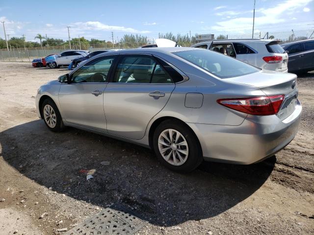 4T1BF1FK0FU008795 - 2015 TOYOTA CAMRY LE SILVER photo 2