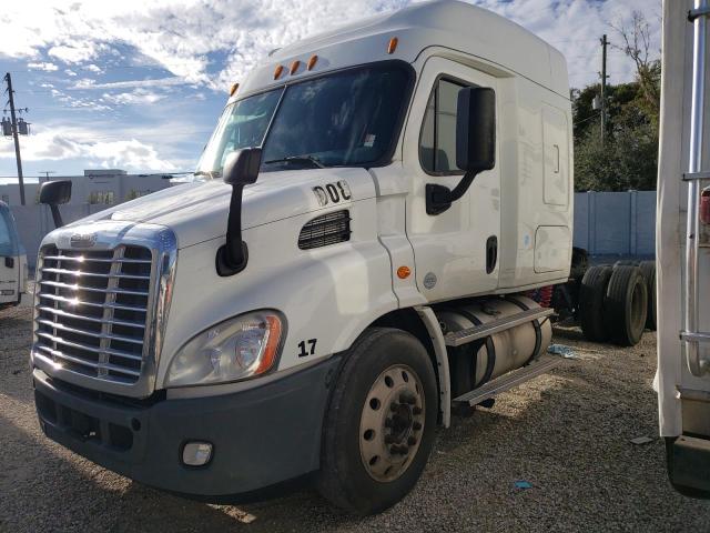 1FUJGHDV8GLGY4983 - 2016 FREIGHTLINER CASCADIA 1 WHITE photo 2