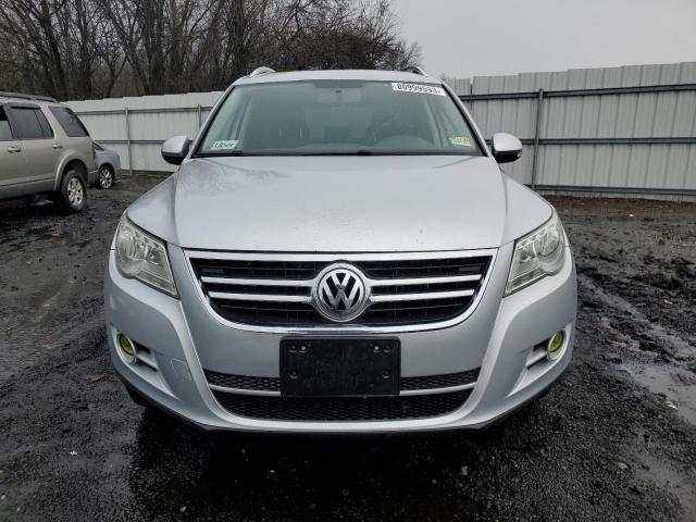 WVGBV7AX0AW508896 - 2010 VOLKSWAGEN TIGUAN SE SILVER photo 5